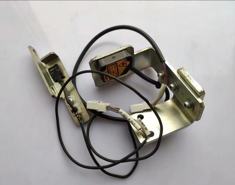 Feeder Floating Safety Sensor SMT Spare Parts KKE-M652F-00 YS24 E3Z-LT81-SOSCL-P2-2 KHY-M652Y-00 KHY-M652Y-10